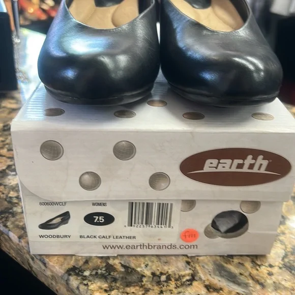 New EARTH Woodbury Black Leather Wedge Pumps Slip-on Women's Shoes 7.5 - Picture 2 of 5